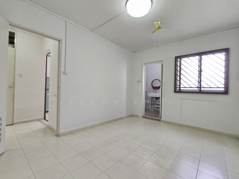 105 Teck Whye Lane, 105 Teck Whye Lane, 2 Bedrooms, 786 sqft, HDB Flat For Sale, by Jerron Zhou, 500118618 - Master Bedroom - PropertyGuru.com.sg