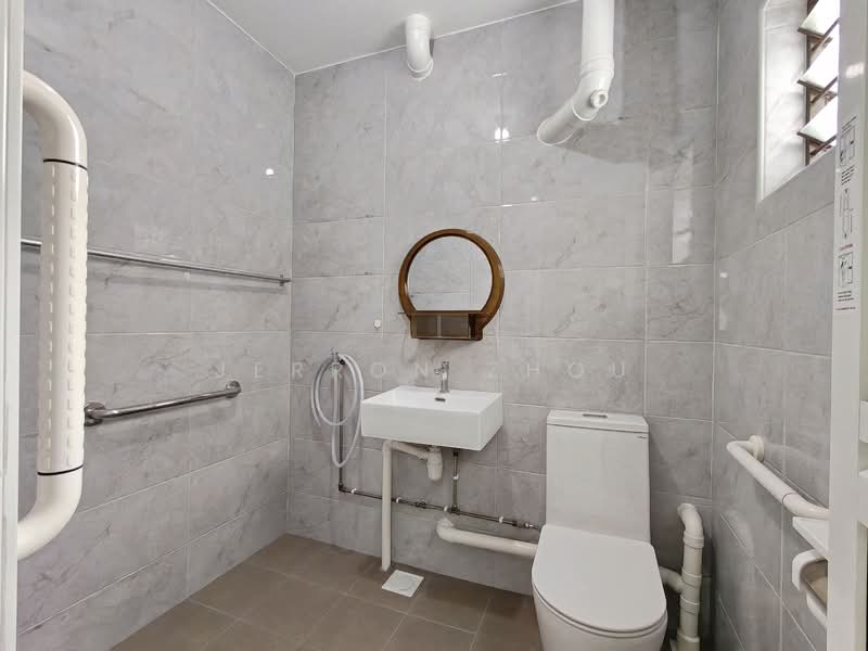 105 Teck Whye Lane, 105 Teck Whye Lane, 2 Bedrooms, 786 sqft, HDB Flat For Sale, by Jerron Zhou, 500118618 - Master Bathroom - PropertyGuru.com.sg