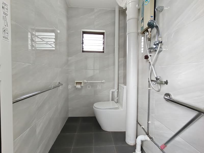 105 Teck Whye Lane, 105 Teck Whye Lane, 2 Bedrooms, 786 sqft, HDB Flat For Sale, by Jerron Zhou, 500118618 - Common Bathroom - PropertyGuru.com.sg