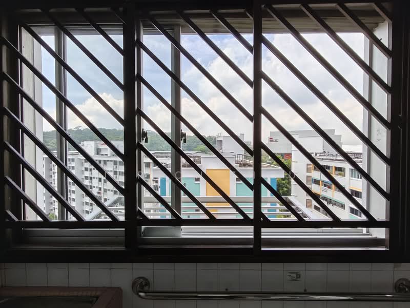 105 Teck Whye Lane, 105 Teck Whye Lane, 2 Bedrooms, 786 sqft, HDB Flat For Sale, by Jerron Zhou, 500118618 - Kitchen Window View - PropertyGuru.com.sg