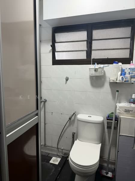 714 Woodlands Drive 70, 714 Woodlands Drive 70, 3 Bedrooms, 1,076 sqft, HDB Flat For Sale, by Ken Tay Boon Wee, 500118641 - Bathroom - PropertyGuru.com.sg