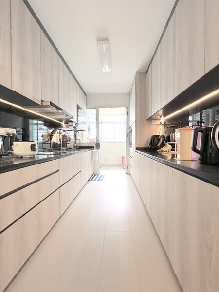 451B Bukit Batok West Avenue 6, 451B Bukit Batok West Avenue 6, 3 Bedrooms, 1,237 sqft, HDB Flat For Sale, by Joseph Ho, 500118661 - Kitchen - PropertyGuru.com.sg