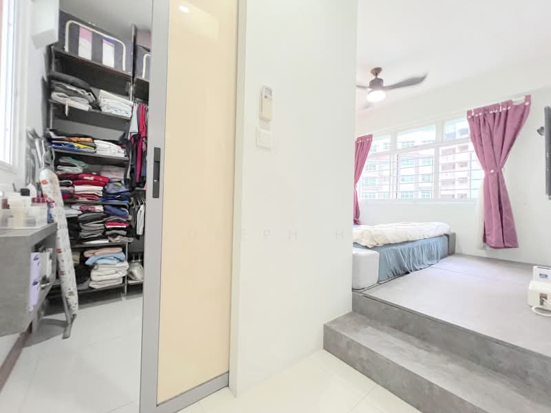 451B Bukit Batok West Avenue 6, 451B Bukit Batok West Avenue 6, 3 Bedrooms, 1,237 sqft, HDB Flat For Sale, by Joseph Ho, 500118661 - Walk-In Wardrobe - PropertyGuru.com.sg