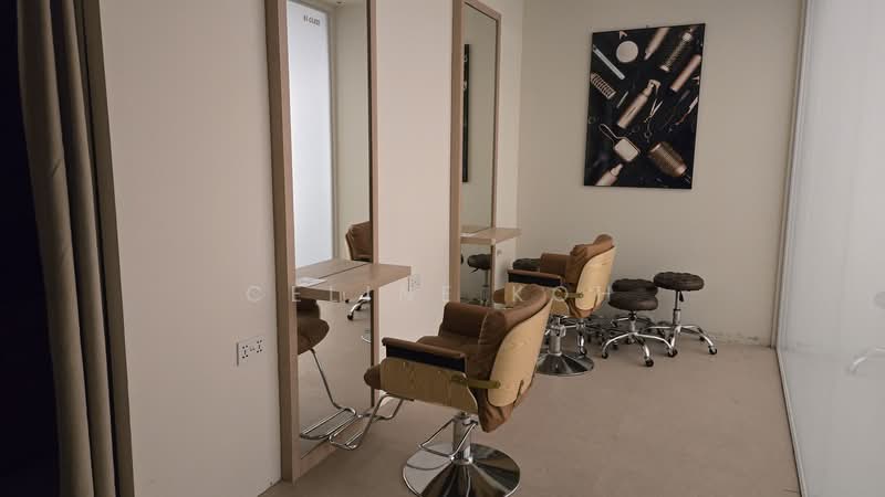 Clarke Quay Fully Fitted Hair Salon Near Mrt Exit, , 1,152 sqft, Mall Shop For Rent, by Celine Koh, 500118675 - Interior - CommercialGuru.com.sg