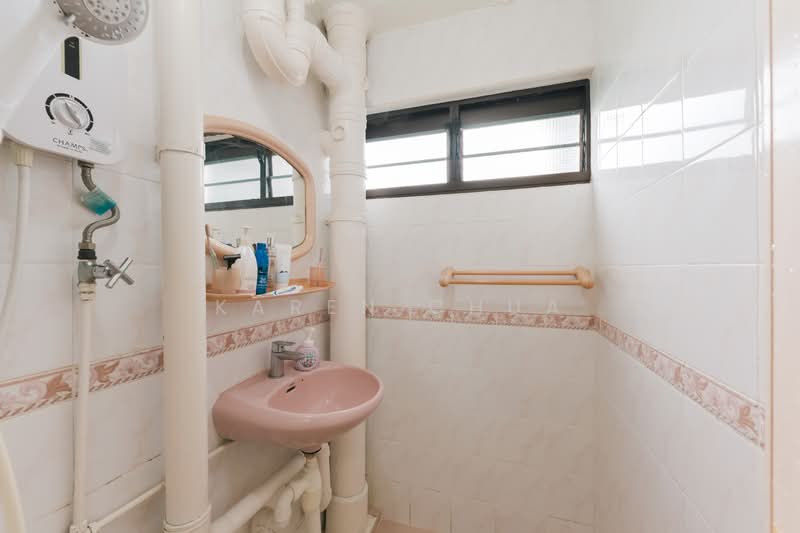 6 Ghim Moh Road, 6 Ghim Moh Road, 4 Bedrooms, 1,614 sqft, HDB Flat For Sale, by Karen Chua, 500118681 - Bathroom - PropertyGuru.com.sg