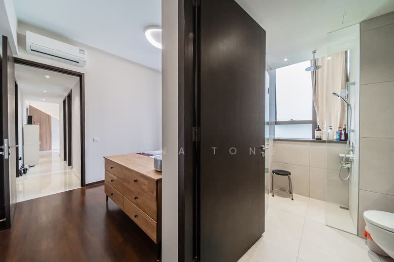 Forett at Bukit Timah, 36 Toh Tuck Road, 4 Bedrooms, 1,582 sqft, Condominium For Sale, by Jenna Tong, 500118683 - Master Room/ Bath - PropertyGuru.com.sg