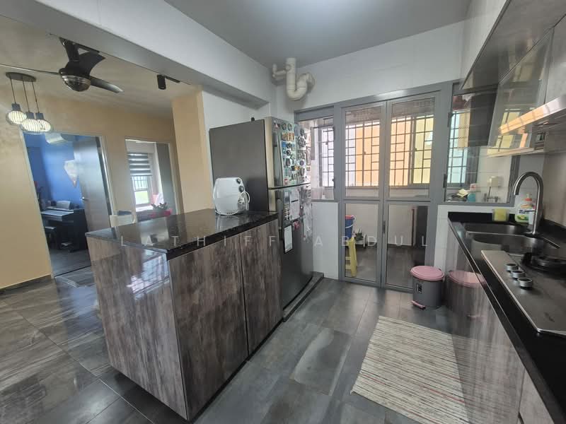 682A Edgedale Plains, 682A Edgedale Plains, 3 Bedrooms, 1,000 sqft, HDB Flat For Sale, by Lathiff Abdul, 500118688 - Kitchen - PropertyGuru.com.sg