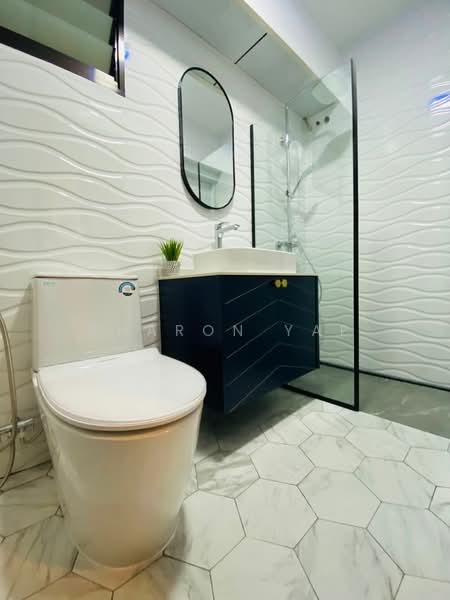 219C Bedok Central, 219C Bedok Central, 3 Bedrooms, 112 sqft, HDB Flat For Sale, by Sharon Yap, 500118697 - Bathroom - PropertyGuru.com.sg