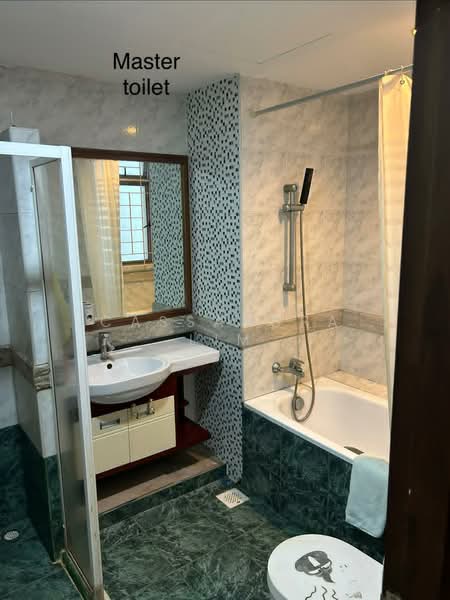 The Florida, 76 Hougang Avenue 7, 3 Bedrooms, 1,390 sqft, Condominium For Sale, by Cassandra Lim, 500118701 - Bathroom - PropertyGuru.com.sg