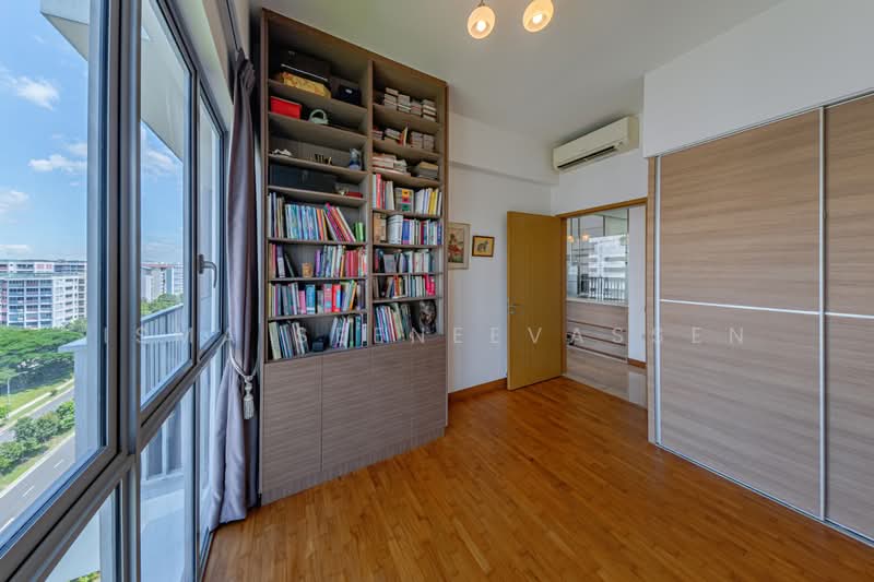 Seastrand, 11 Pasir Ris Link, 2 Bedrooms, 883 sqft, Condominium For Sale, by Isma Seeneevassen, 500118703 - Common Bedroom - PropertyGuru.com.sg