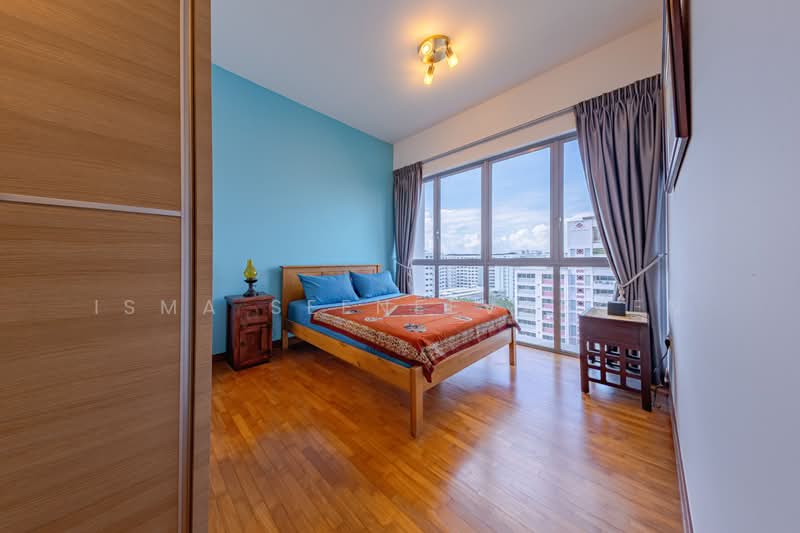 Seastrand, 11 Pasir Ris Link, 2 Bedrooms, 883 sqft, Condominium For Sale, by Isma Seeneevassen, 500118703 - Master Bedroom - PropertyGuru.com.sg