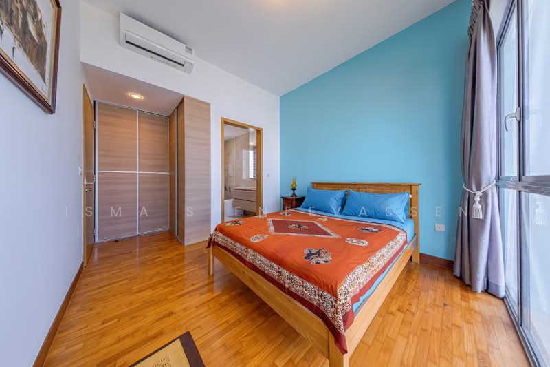 Seastrand, 11 Pasir Ris Link, 2 Bedrooms, 883 sqft, Condominium For Sale, by Isma Seeneevassen, 500118703 - Master Bedroom - PropertyGuru.com.sg