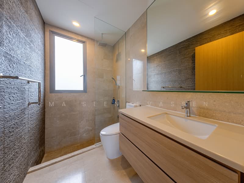 Seastrand, 11 Pasir Ris Link, 2 Bedrooms, 883 sqft, Condominium For Sale, by Isma Seeneevassen, 500118703 - Master Bathroom - PropertyGuru.com.sg