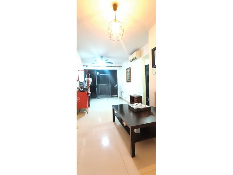 748A Bedok Reservoir Crescent, 748A Bedok Reservoir Crescent, 2 Bedrooms, 710 sqft, HDB Flat For Sale, by Rini Teo, 500118713 - Living Room - PropertyGuru.com.sg