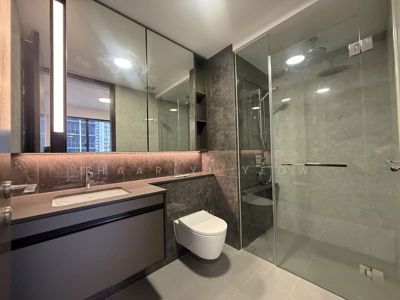 Tembusu Grand, 96 Jalan Tembusu, 2 Bedrooms, 743 sqft, Condominium For Rent, by Shaarlyn Yeow, 500118727 - Master Bathroom - PropertyGuru.com.sg