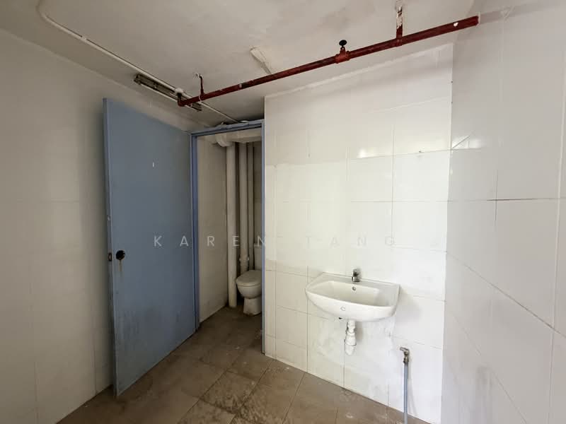 Geylang Food Factory, , 1,087 sqft, Factory / Workshop (B2) For Rent, by Karen Tang, 500118728 - Bathroom - CommercialGuru.com.sg