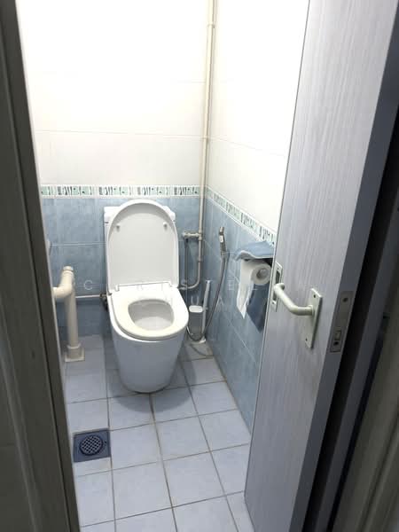 201 Toa Payoh North, 201 Toa Payoh North, 2 Bedrooms, 936 sqft, HDB Flat For Rent, by Christella Chuah, 500118731 - Bathroom - PropertyGuru.com.sg