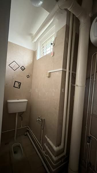 342 Jurong East Street 31, 342 Jurong East Street 31, Studio, 300 sqft, HDB Flat For Rent, by Jessie Lye, 500118736 - Bathroom - PropertyGuru.com.sg