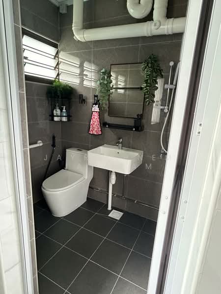 251 Choa Chu Kang Avenue 2, 251 Choa Chu Kang Avenue 2, 3 Bedrooms, 1,119 sqft, HDB Flat For Sale, by Jayrethnem Jayaram, 500118756 - Bathroom - PropertyGuru.com.sg