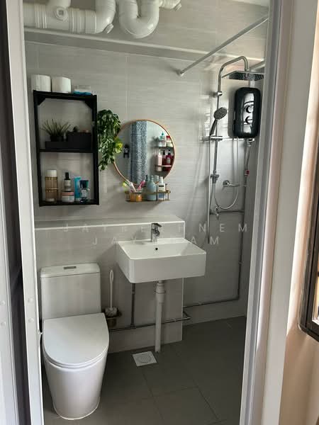 251 Choa Chu Kang Avenue 2, 251 Choa Chu Kang Avenue 2, 3 Bedrooms, 1,119 sqft, HDB Flat For Sale, by Jayrethnem Jayaram, 500118756 - Bathroom - PropertyGuru.com.sg