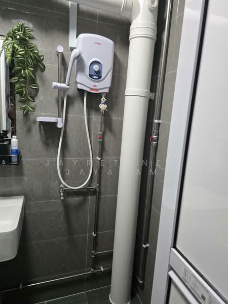 251 Choa Chu Kang Avenue 2, 251 Choa Chu Kang Avenue 2, 3 Bedrooms, 1,119 sqft, HDB Flat For Sale, by Jayrethnem Jayaram, 500118756 - Bathroom - PropertyGuru.com.sg