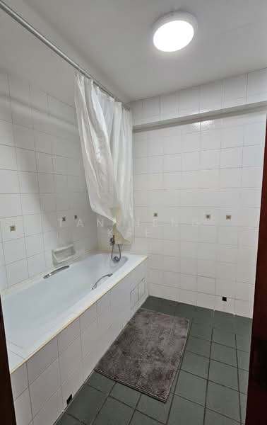 Marshall Lodge, 89 Marshall Road, 3 Bedrooms, 1,776 sqft, Cluster House For Rent, by Tan Heng Kee, 500118761 - Master Bathroom - PropertyGuru.com.sg