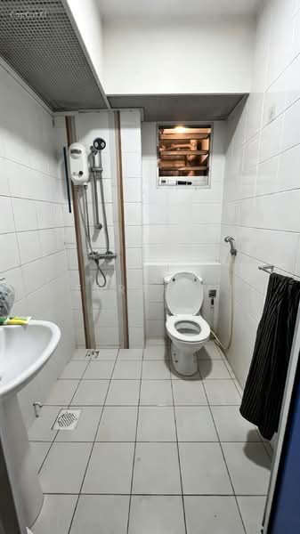 470B Upper Serangoon Crescent, 470B Upper Serangoon Crescent, 2 Bedrooms, 721 sqft, HDB Flat For Sale, by Nora Ebrahim, 500118781 - Bathroom - PropertyGuru.com.sg