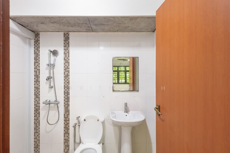 592A Montreal Ville, 592A Montreal Link, 3 Bedrooms, 1,001 sqft, HDB Flat For Sale, by Harith Nash, 500118786 - Common Bathroom - PropertyGuru.com.sg
