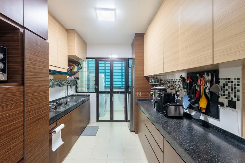 592A Montreal Ville, 592A Montreal Link, 3 Bedrooms, 1,001 sqft, HDB Flat For Sale, by Harith Nash, 500118786 - Kitchen - PropertyGuru.com.sg