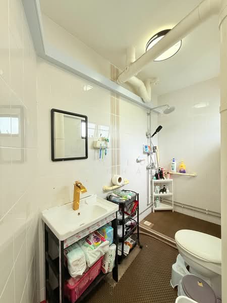 512 Bukit Batok Street 52, 512 Bukit Batok Street 52, 4 Bedrooms, 1,582 sqft, HDB Flat For Sale, by Jose Loh Zhenhao, 500118792 - Bathroom - PropertyGuru.com.sg