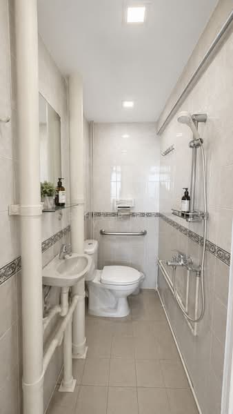 112 Commonwealth Crescent, 112 Commonwealth Crescent, 2 Bedrooms, 646 sqft, HDB Flat For Sale, by Sherry Yeo, 500118794 - Bathroom - PropertyGuru.com.sg