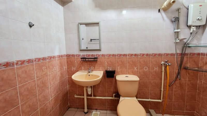 273B Jurong West Avenue 3, 273B Jurong West Avenue 3, 3 Bedrooms, 1,183 sqft, HDB Flat For Rent, by Catherine Koh, 500118812 - Bathroom - PropertyGuru.com.sg