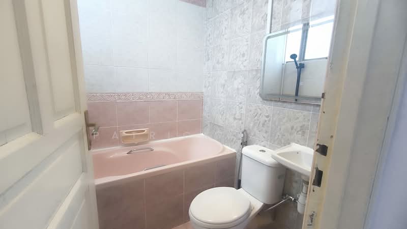 Elizabeth Tower, 12 Mount Elizabeth, Room Rental, 150 sqft, Condominium For Rent, by Patrick Kuah, 500118839 - Bathroom - PropertyGuru.com.sg