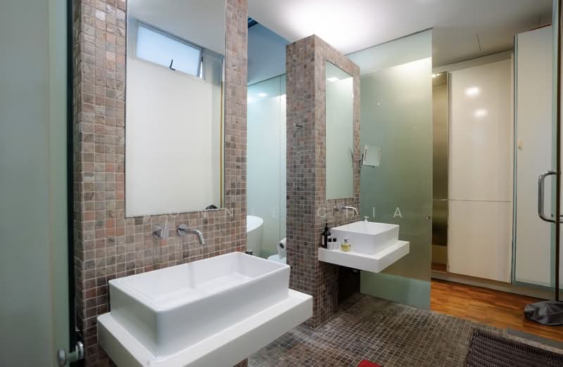 Goodman / Crescent Modern Semi D with Pool, , 5 Bedrooms, 3,400 sqft, Semi-Detached House For Sale, by Ronnie Chia, 500118859 - Bathroom - PropertyGuru.com.sg