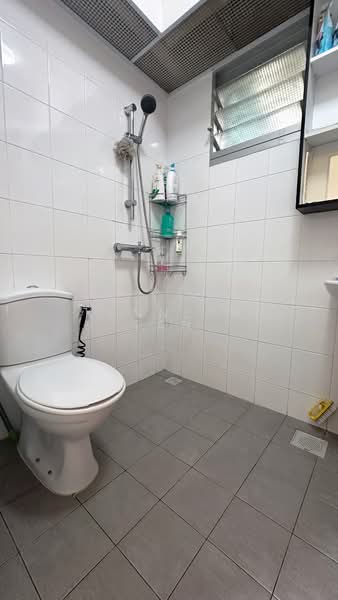 212A Punggol Walk, 212A Punggol Walk, 2 Bedrooms, 721 sqft, HDB Flat For Sale, by Kenneth Tan, 500118861 - Bathroom - PropertyGuru.com.sg