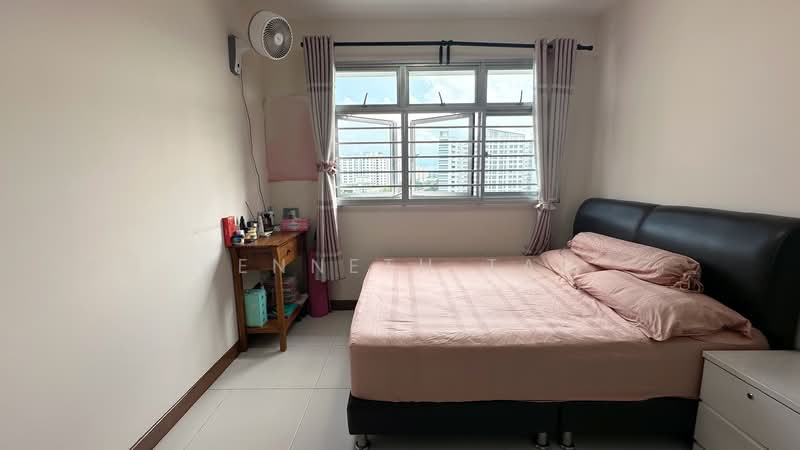 212A Punggol Walk, 212A Punggol Walk, 2 Bedrooms, 721 sqft, HDB Flat For Sale, by Kenneth Tan, 500118861 - Master Bedroom - PropertyGuru.com.sg