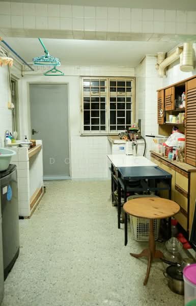 4 Holland Close, 4 Holland Close, 2 Bedrooms, 721 sqft, HDB Flat For Sale, by Dominic Choa, 500118865 - Kitchen - PropertyGuru.com.sg