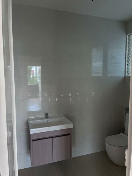 Eng Kong Park, Lorong Kismis, 5 Bedrooms, 2,788 sqft, Semi-Detached House For Rent, by WINSTON C.T. WOON, 500118875 - Bathroom - PropertyGuru.com.sg