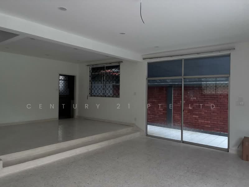 Eng Kong Park, Lorong Kismis, 5 Bedrooms, 3,000 sqft, Semi-Detached House For Rent, by WINSTON C.T. WOON, 500118875 - Living Room - PropertyGuru.com.sg
