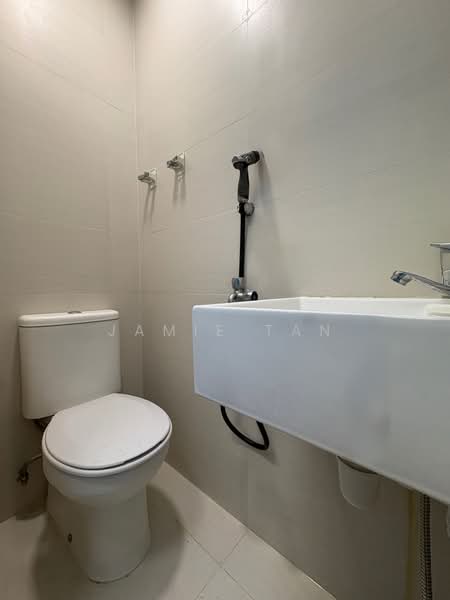 Westwood Residences EC, 180 Westwood Avenue, 3 Bedrooms, 1,034 sqft, Condominium For Sale, by Jamie Tan, 500118880 - 2nd Common Bathroom - PropertyGuru.com.sg