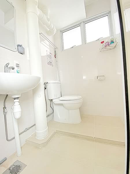 204 Marsiling Drive, 204 Marsiling Drive, 5 Bedrooms, 1,755 sqft, HDB Flat For Sale, by Eugene Chen, 500118881 - Bathroom 2 - PropertyGuru.com.sg