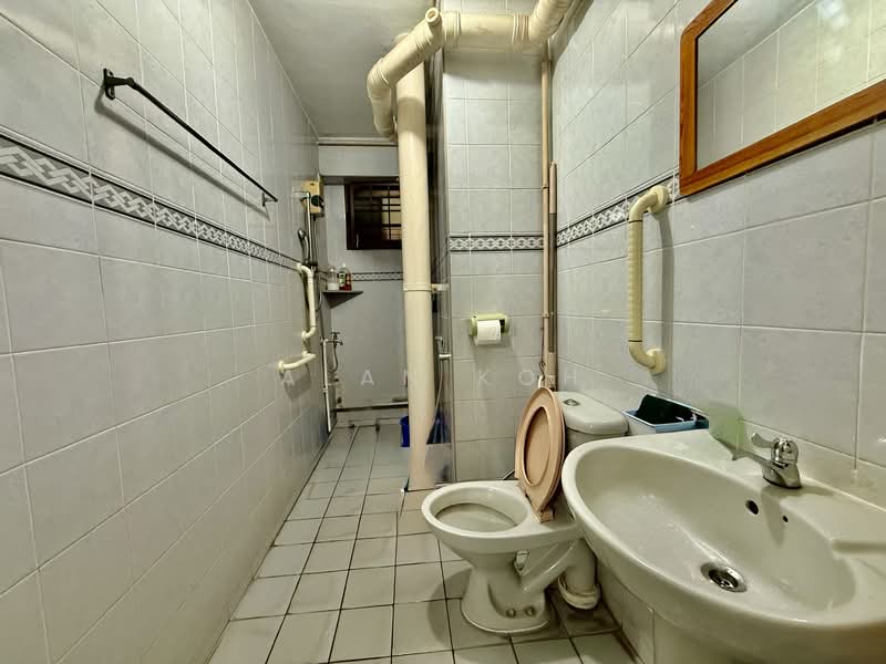 678 Choa Chu Kang Crescent, 678 Choa Chu Kang Crescent, 3 Bedrooms, 1,130 sqft, HDB Flat For Sale, by Alan Koh, 500118906 - Bathroom - PropertyGuru.com.sg