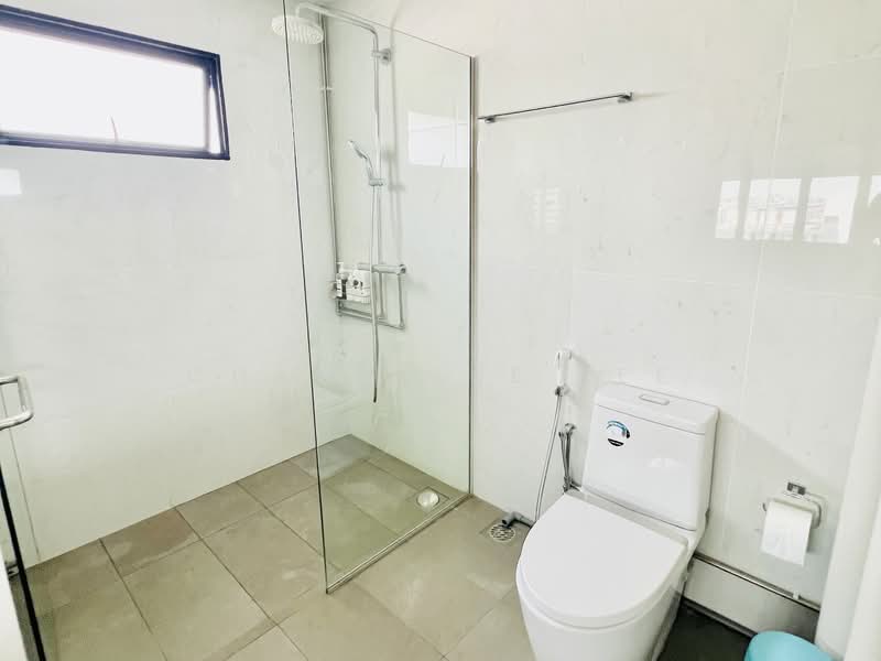 29A Chai Chee Avenue, 29A Chai Chee Avenue, 4 Bedrooms, 1,561 sqft, HDB Flat For Sale, by Chang Lee Lee, 500118931 - Master Bathroom - PropertyGuru.com.sg