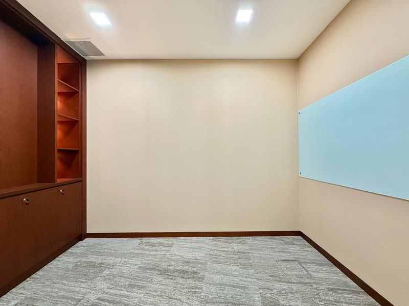 CBD Fitted Grade A Office, Available Immediate! ๐ Customise fit-out to suit business needs, Church Street, 981 sqft, Office For Rent, by Jazreel Lim, 500118933 - Meeting / Conference Room - CommercialGuru.com.sg