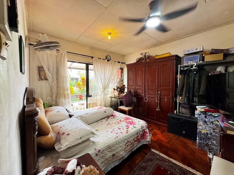 Jalan Chelagi, Jalan Chelagi, 4 Bedrooms, 1,914 sqft, Semi-Detached House For Sale, by Riyadh Al-Solihin, 500118941 - Bedroom - PropertyGuru.com.sg