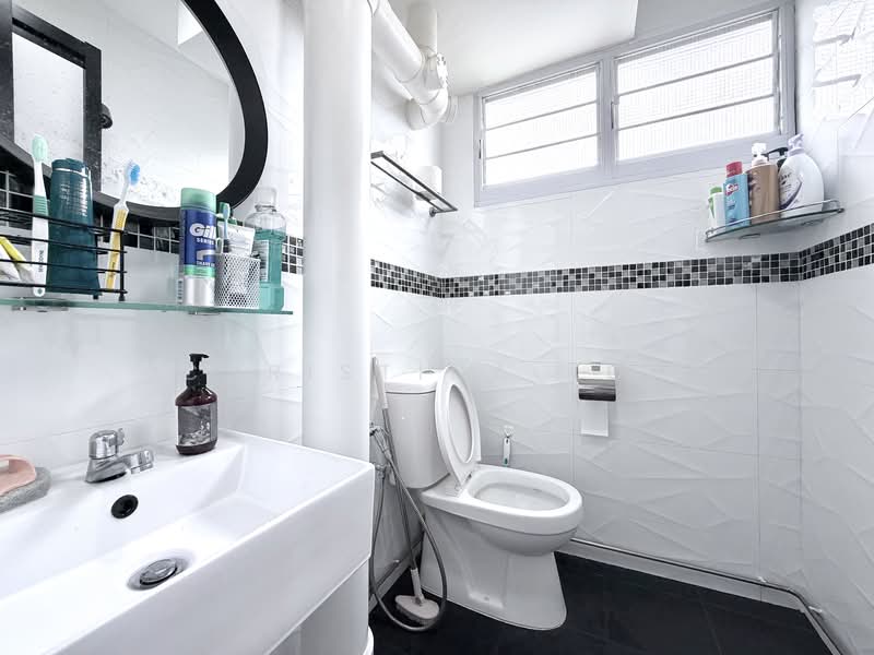 465 Ang Mo Kio Avenue 10, 465 Ang Mo Kio Avenue 10, 3 Bedrooms, 990 sqft, HDB Flat For Sale, by Christina Koh, 500118942 - Bathroom - PropertyGuru.com.sg