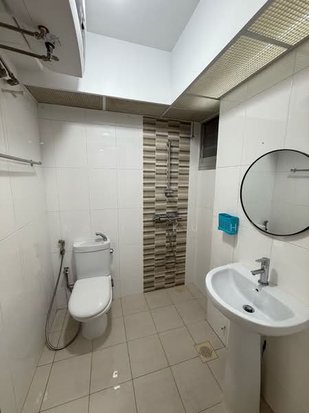 406A Northshore Drive, 406A Northshore Drive, 2 Bedrooms, 721 sqft, HDB Flat For Sale, by Kavin Kuah, 500118982 - Bathroom - PropertyGuru.com.sg