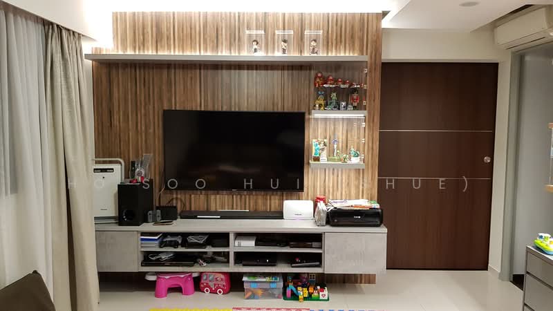 132 Simei Street 1, 132 Simei Street 1, 3 Bedrooms, 904 sqft, HDB Flat For Sale, by Ho Soo Hui (Shue), 500118992 - Living Room - PropertyGuru.com.sg
