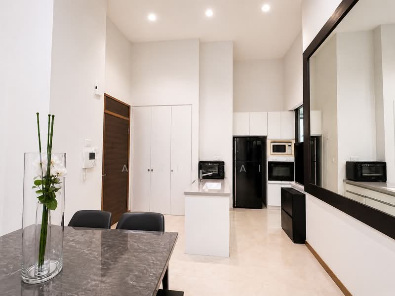 For Sale - Spacious 3 bed beside MRT, suitable for families and investors!