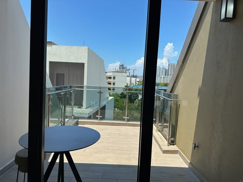 Parksuites, 18 Holland Grove Road, 3 Bedrooms, 1,421 sqft, Condominium For Sale, by Alvina Fu 傅琳雅, 500119027 - Balcony - PropertyGuru.com.sg